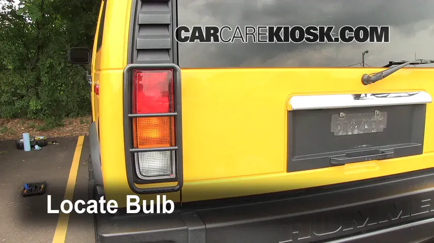 2003 Hummer H2 6.0L V8 Lights Turn Signal - Rear (replace bulb)